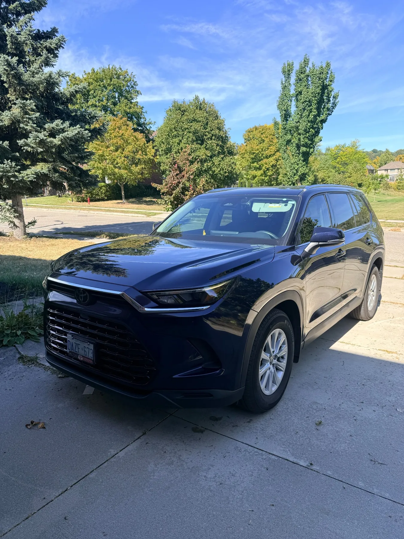 Dark blue Toyota SUV photographed after a detailing visit
